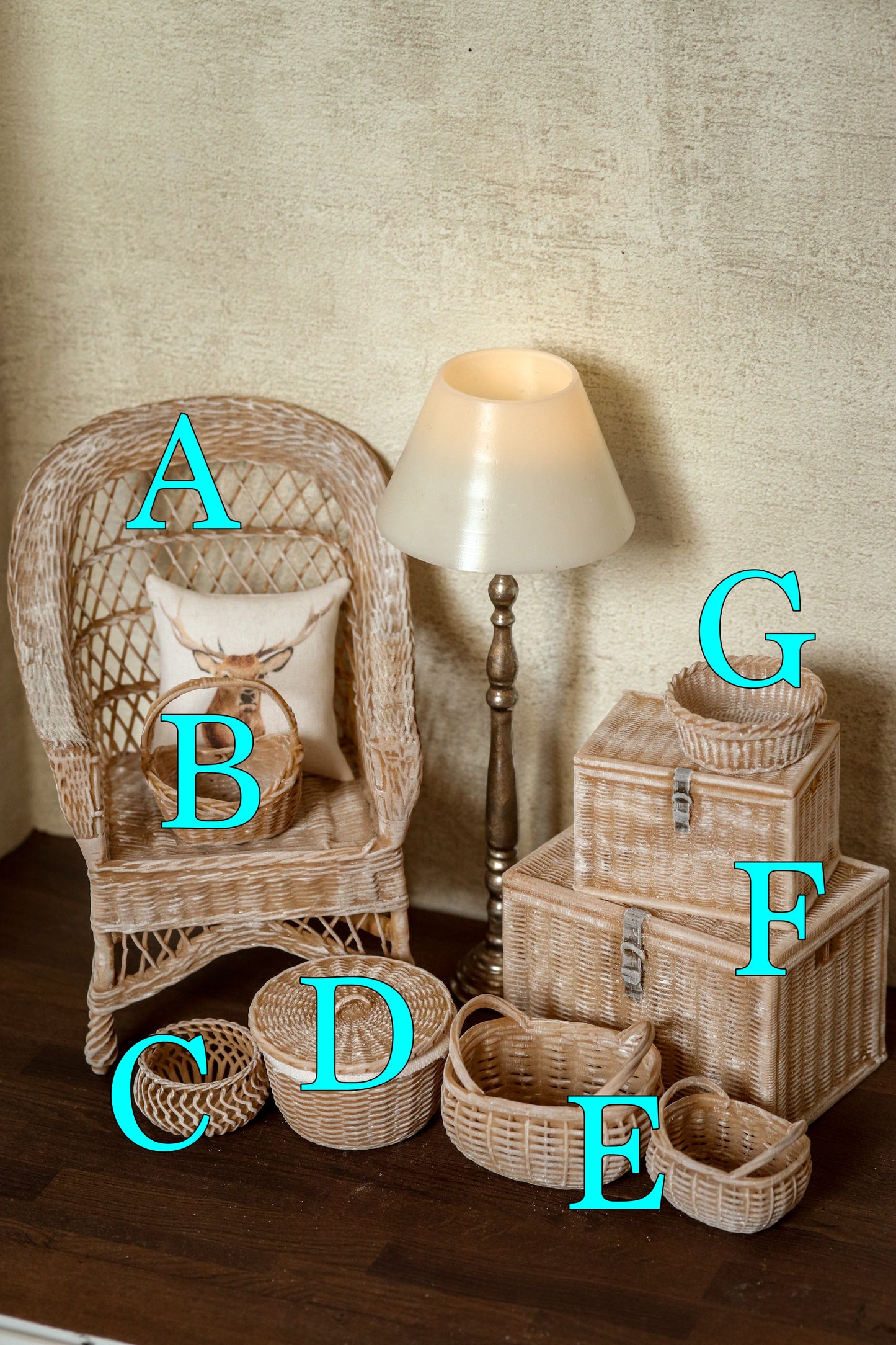 Körbe und Korbstuhl