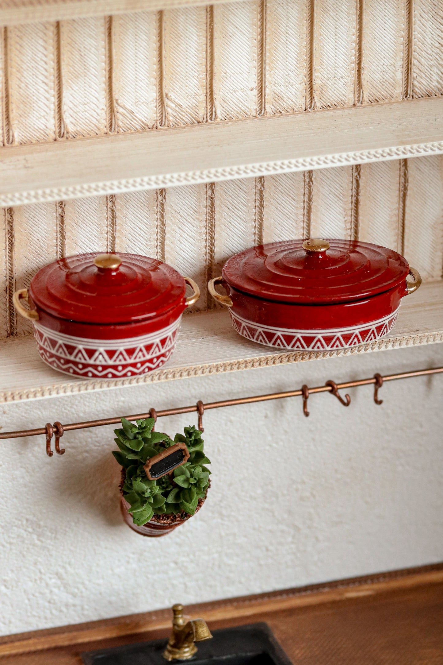 Topf und Bräter rot