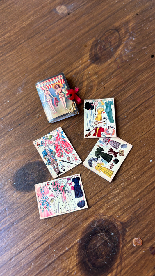 Paper dolls Movieland