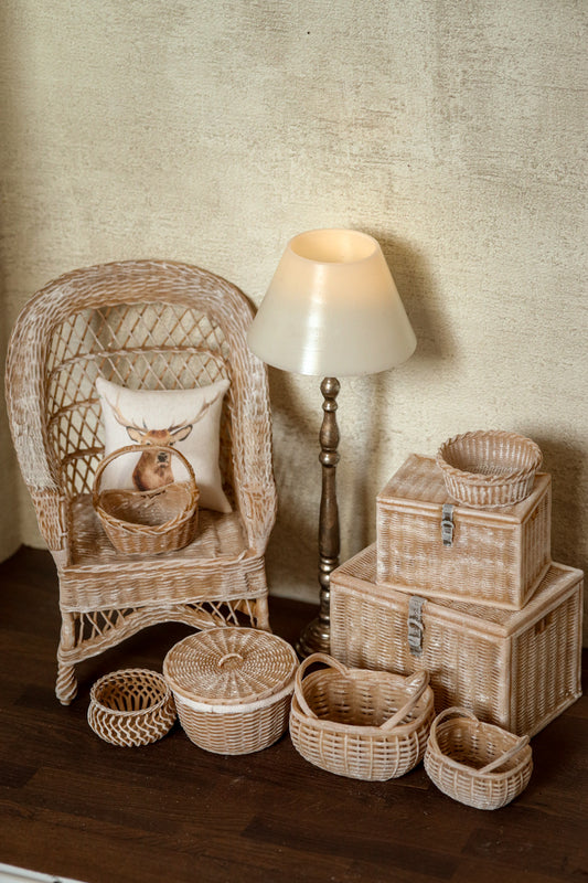 Körbe und Korbstuhl