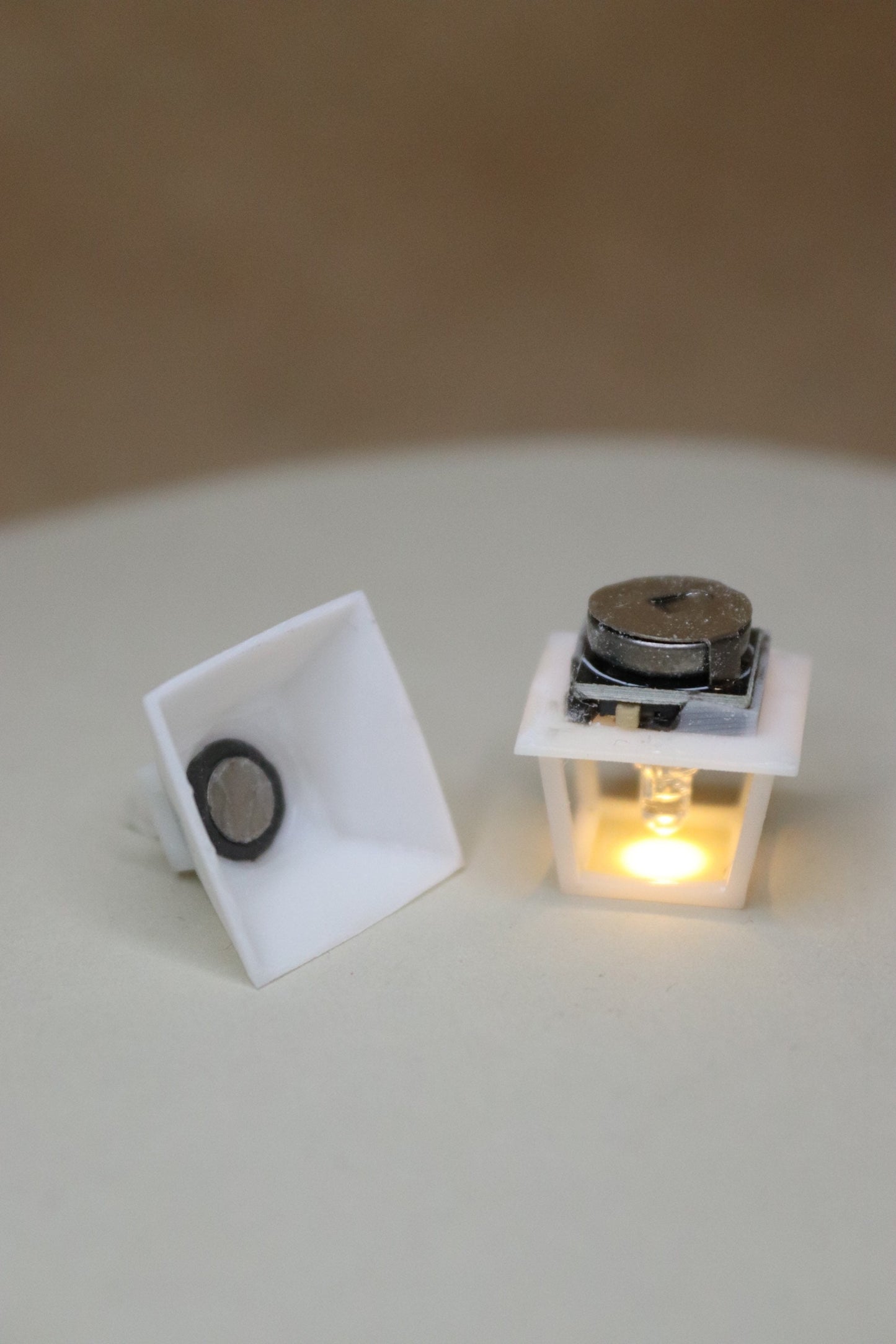 1:12 miniature dollhouse light with Battery Athene wall mount